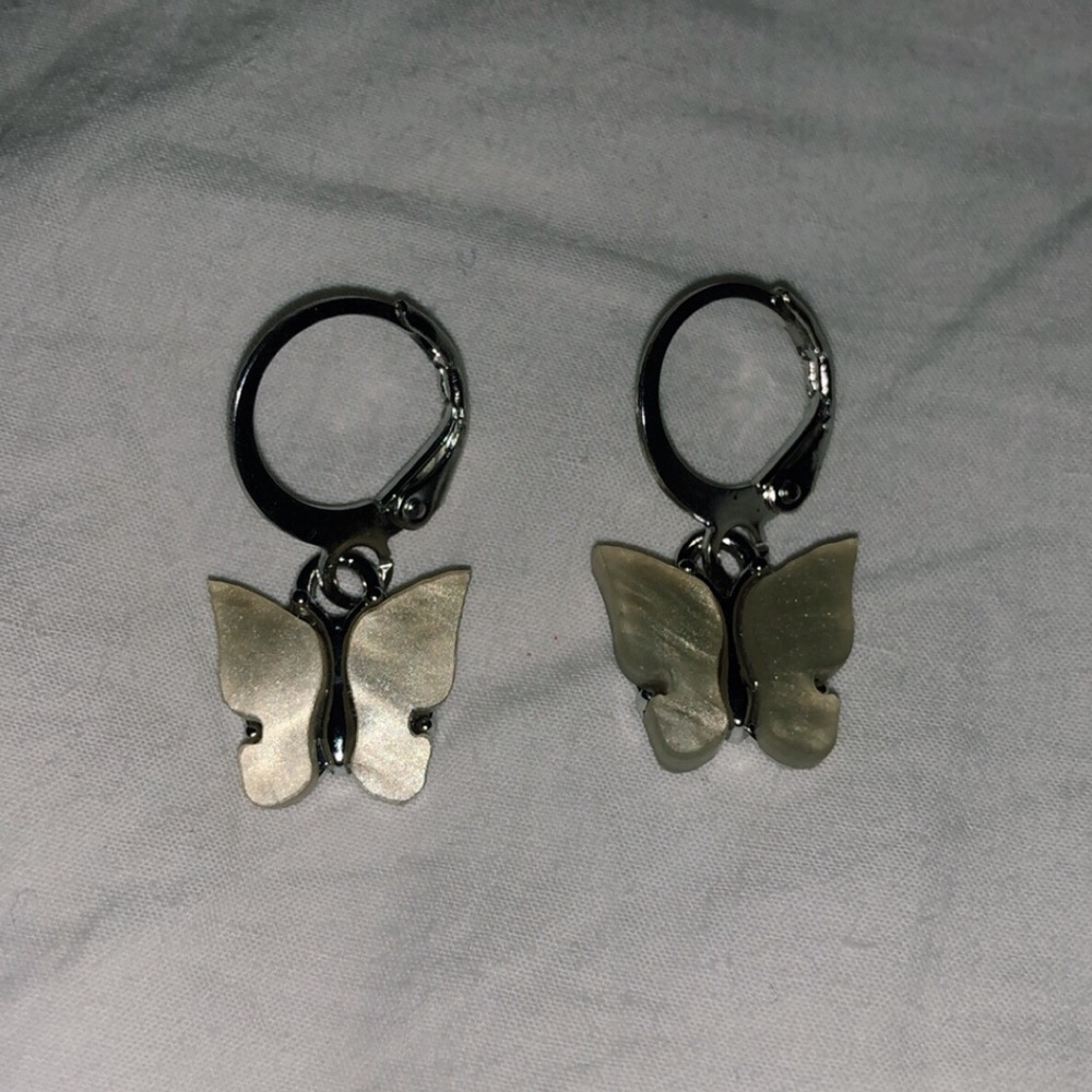 TRADED‼️Beige/yellow butterfly earrings!